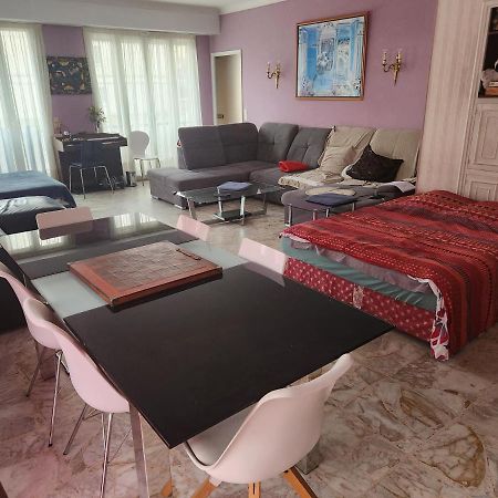 Big Apart 140M2 5Min Walk To Beach Sea &Promenade 3 Double Rooms,Big Living Room 42M2, 3 Showers,9 Beds, Free Parking Nice Luaran gambar
